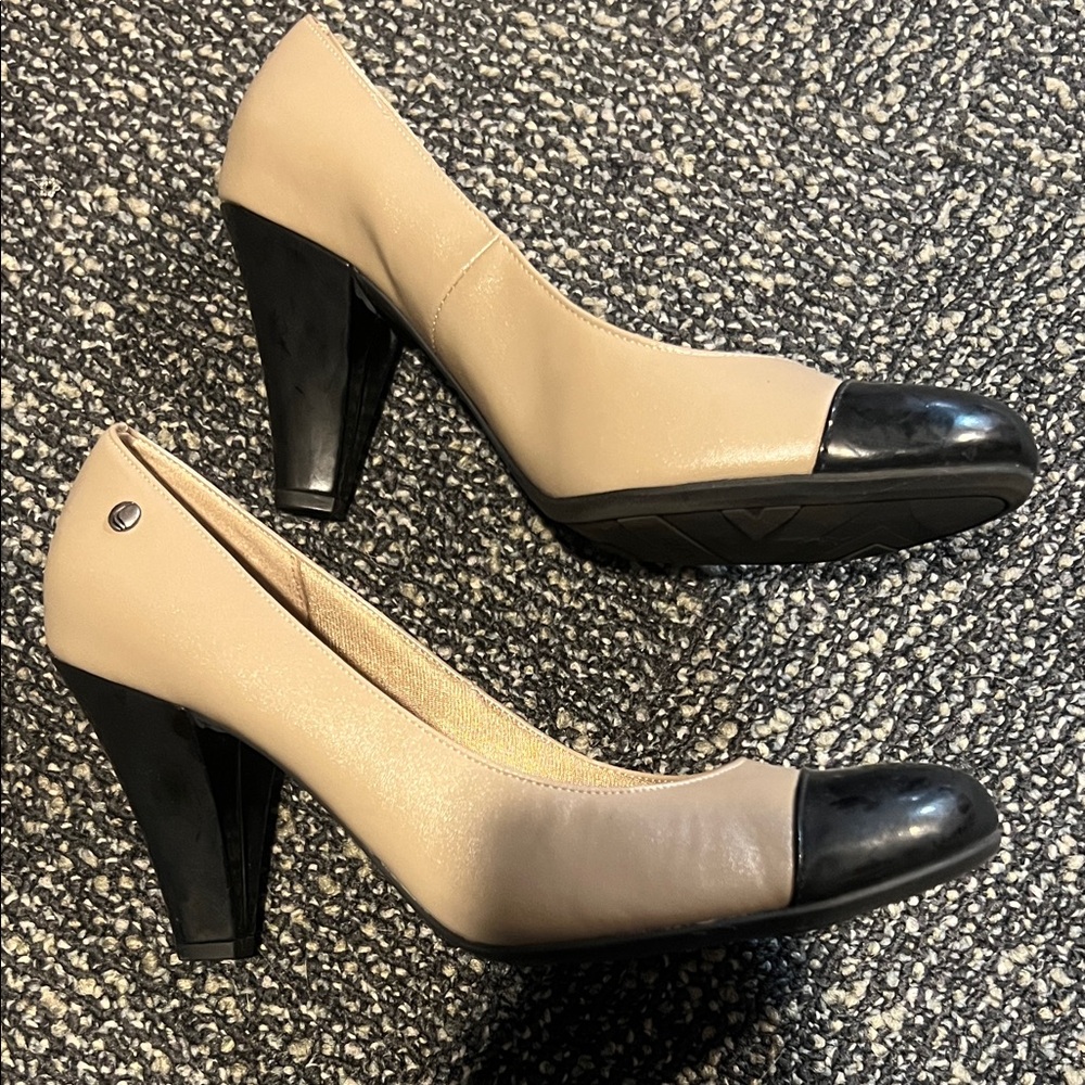 Life Stride Beige and Black Heels - Picture 2 of 9